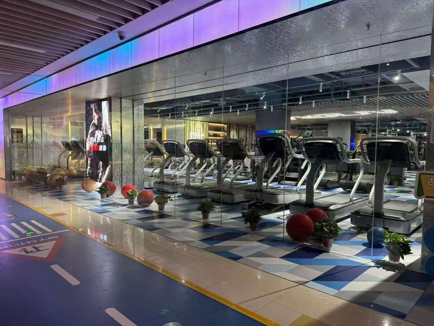 杭州萧山宝龙广场店